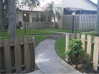 2nd image of 8007 SE Vila Cir #B