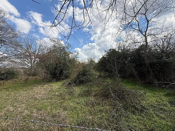 3rd image of 14023 Colony Rd