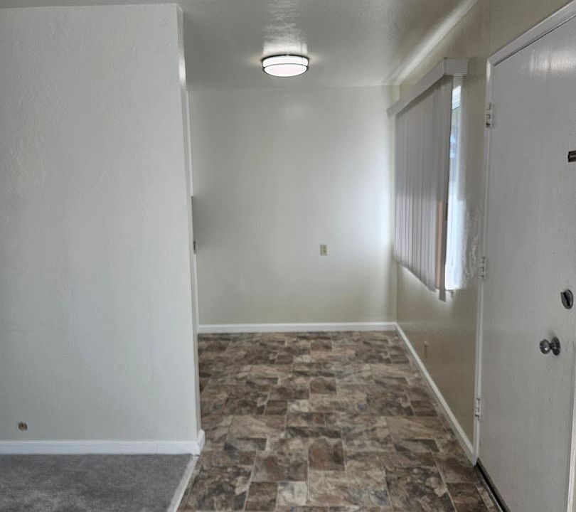 1st image of 410 Redwood Ave #9