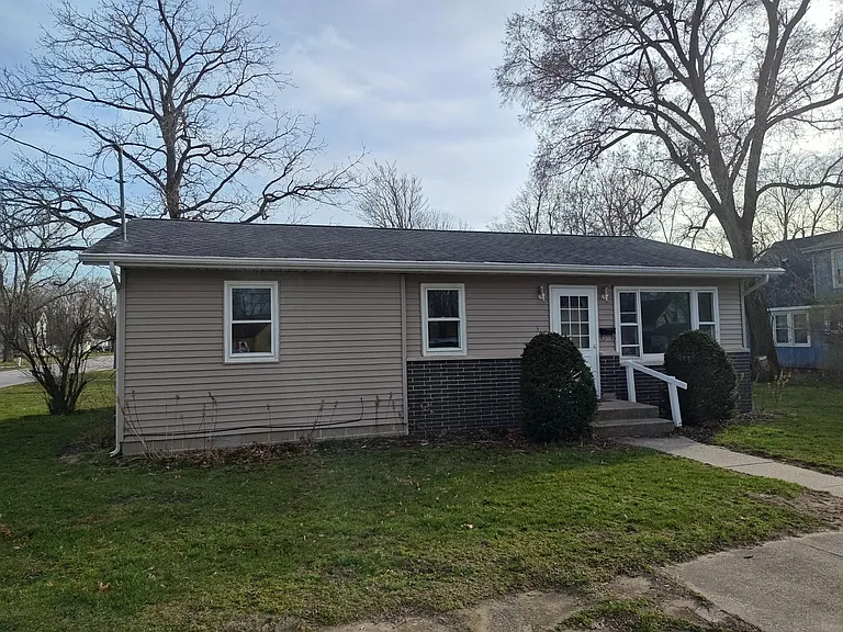 308 E Delaware St — Photo 1