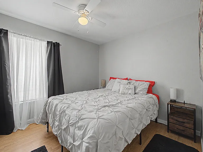 8932 N 56th Dr — Photo 24