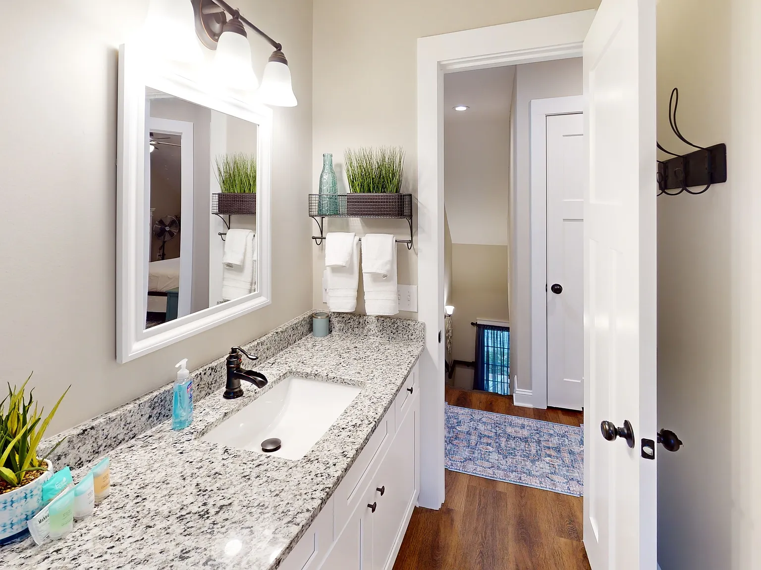 3 bed, 2.0 bath, $4,829 — Photo 2