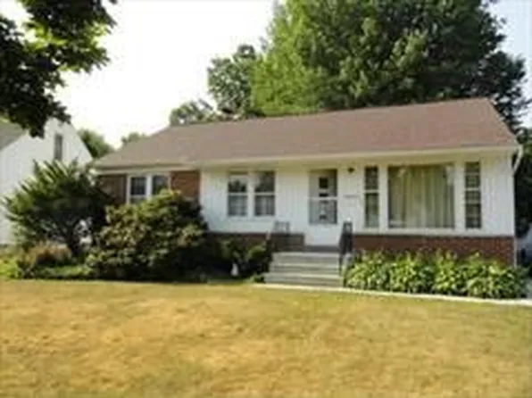 26072 Benton Ave, Euclid, OH 44132