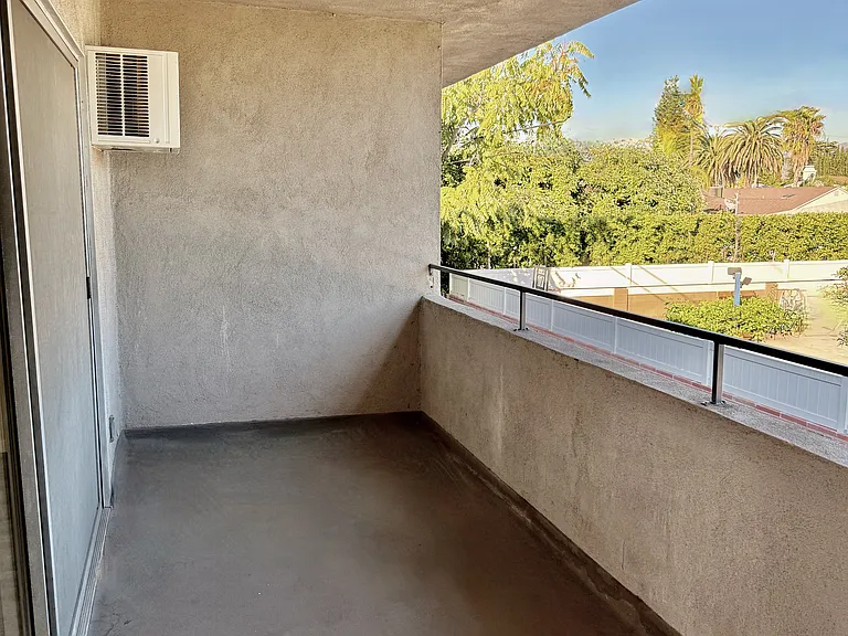 Large & private view balcony.