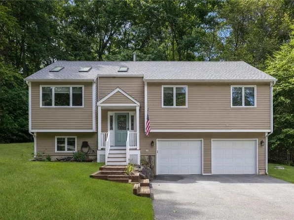 12 Hazel Bush Dr, Cranston, RI 02921