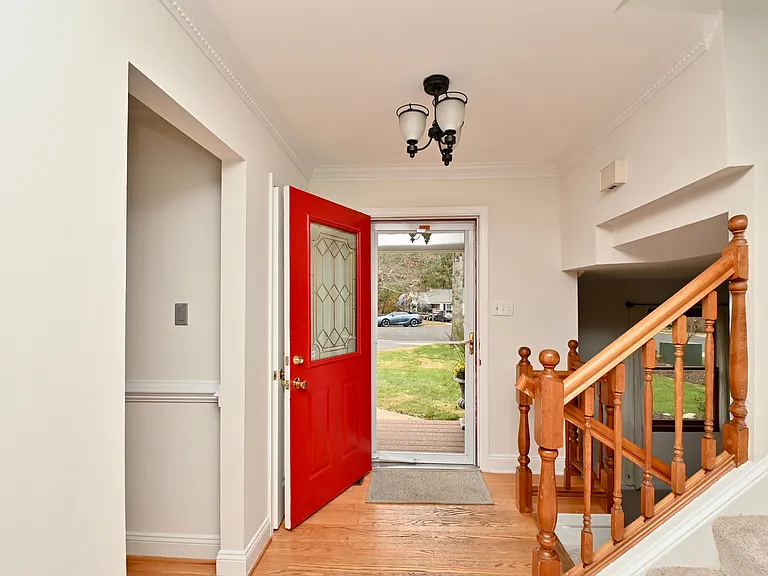 7775 Newington Woods Dr — Photo 3