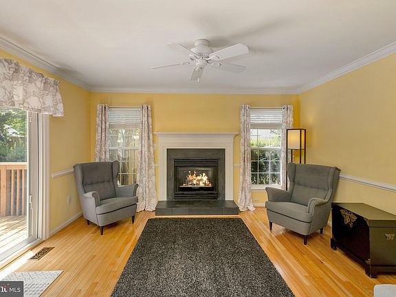 4th image of 305 Oakcrest Manor Dr NE