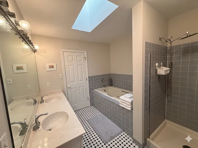 501 Haverford Ct — Photo 8