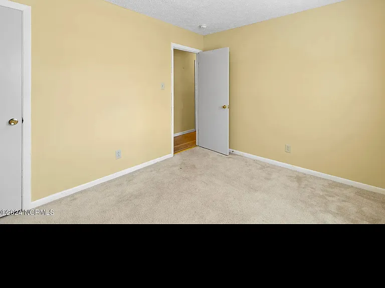 318 Bandera Dr — Photo 14