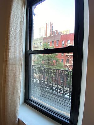 3rd image of 226 E 89th St APT 8