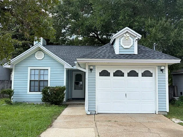 431 Apple Dr — Photo 1