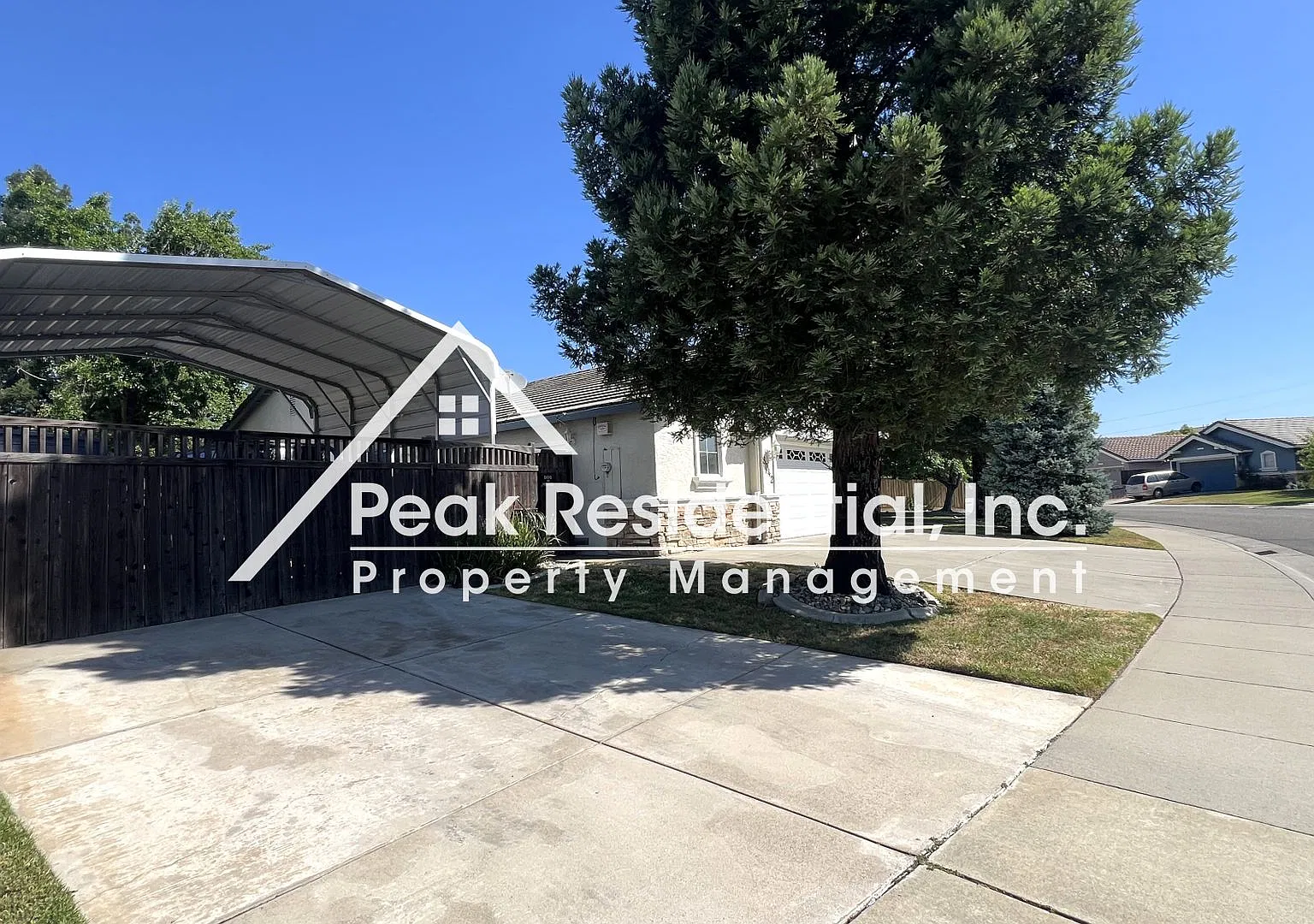 Wonderful 3bd/2ba Vintage Park Home with Covered RV Access! — Photo 3