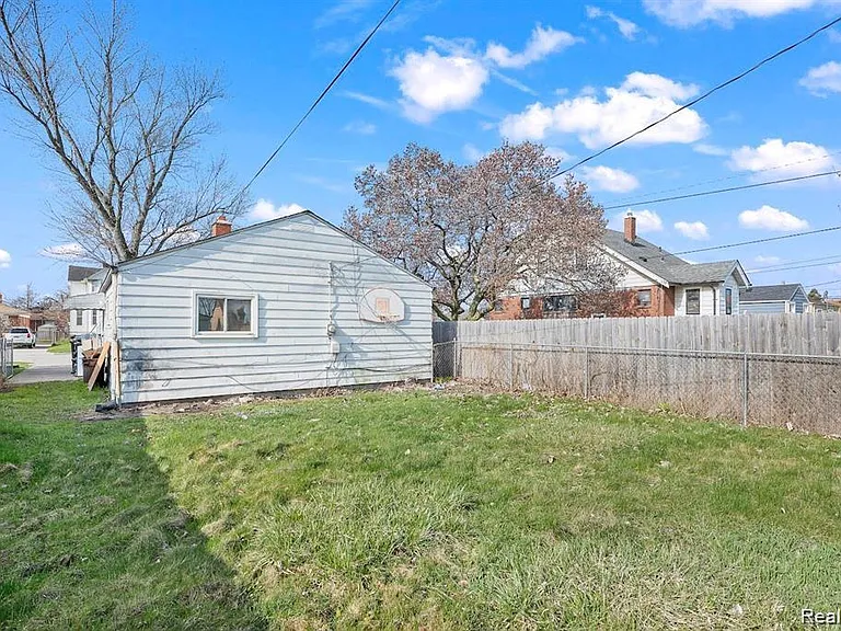 2552 Emogene St — Photo 5