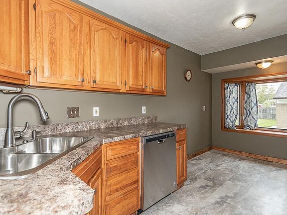 3rd image of 6473 Brooks Blvd