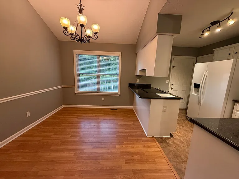 327 Center St — Photo 10