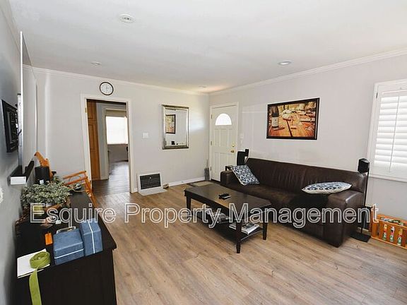 3rd image of 121 Jordan Ave