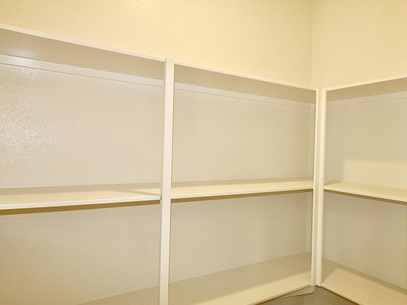 5th image of 2832 E Howlett Ln