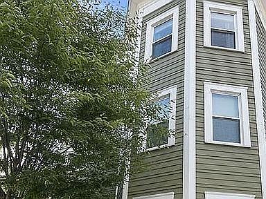 2nd image of 589 E 2nd St #3