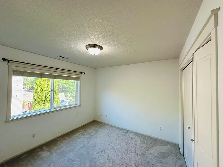 6049 NE Kettering St — Photo 24