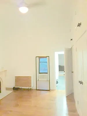 Sold by Manhattan Boutique Real Estate | media 18