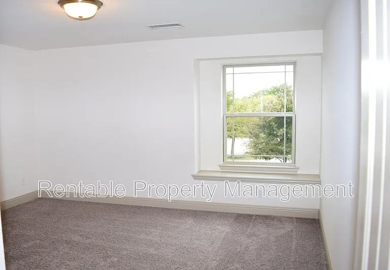 1247 Wiltshire Dr — Photo 15