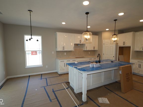 3rd image of 9098 Ambassador St