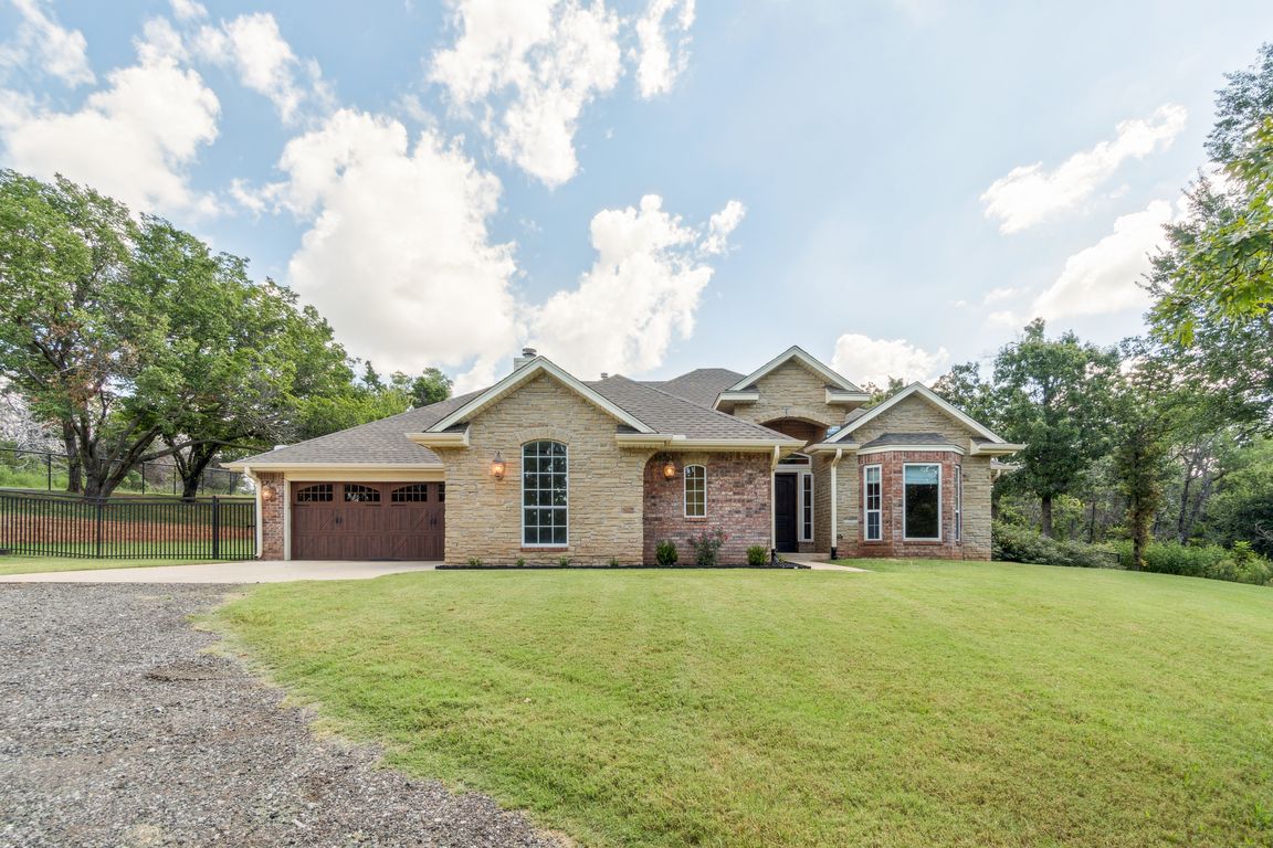 2351 E Lakewood Dr_004.jpg