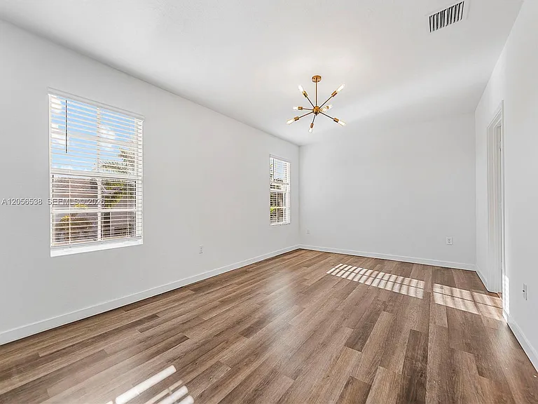 501 NE 6th Ct — Photo 29