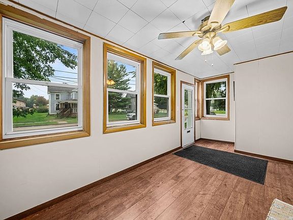 4th image of 214 N Jackson Ave