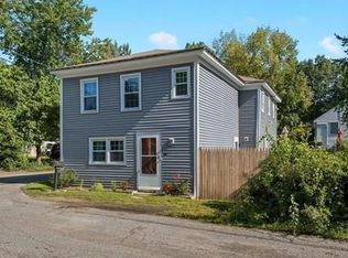38 Davis St, Tyngsboro, MA 01879