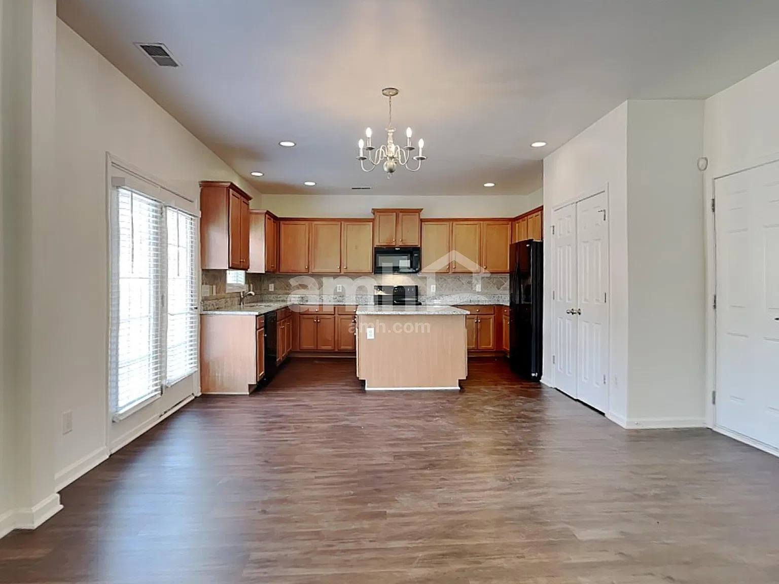 4 bed, 2.5 bath, 2521 sqft, $2,535 — Photo 3