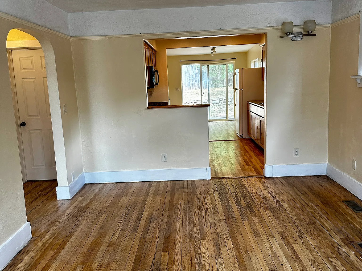 2 bed, 1025 sqft, $2,300 — Photo 3