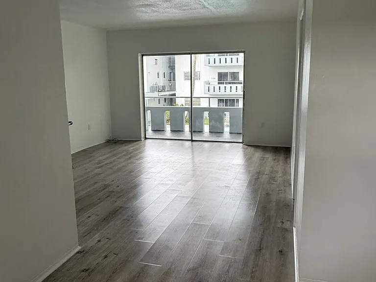 Esquire Apartments — Photo 10