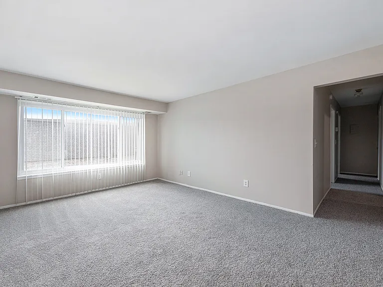 Midtown Square Apartments — Photo 21