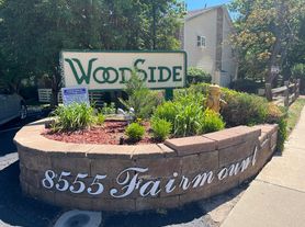 8555 Fairmount Dr