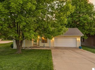 8887 Verdon Cir, Plattsmouth, NE 68048