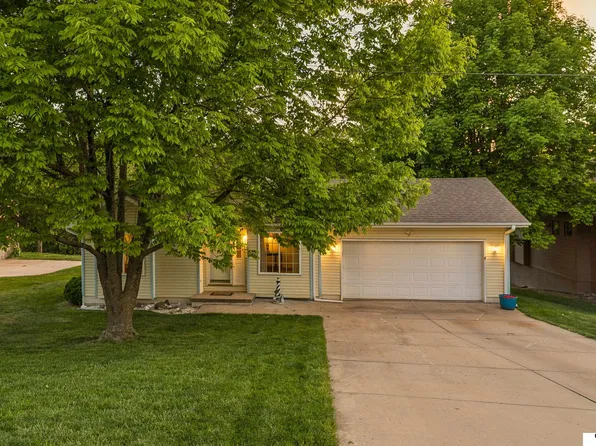 8887 Verdon Cir, Plattsmouth, NE 68048