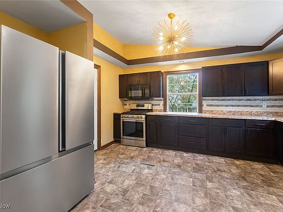 3rd image of 3206 Hermosa Dr