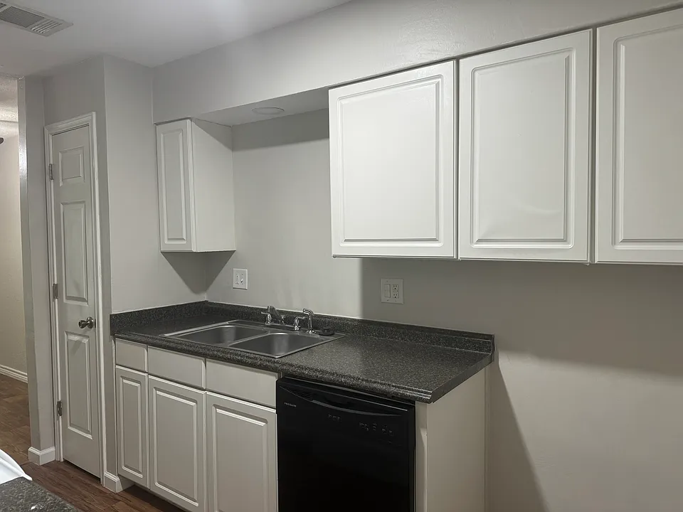 208 Uhland Rd