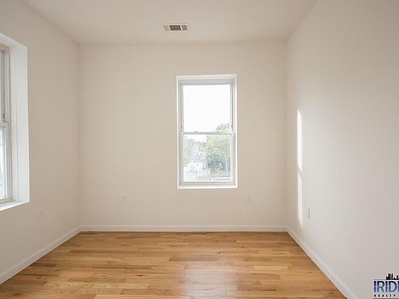 3rd image of 167 N Grove St #3BR