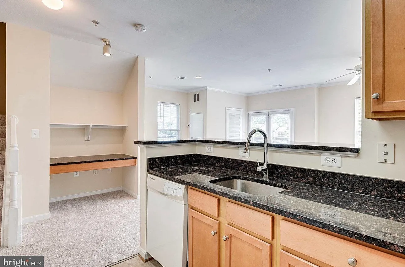 2 bed, 1202 sqft, $2,400 — Photo 4