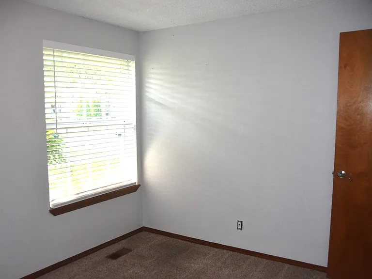 8205 NE 139th Ct — Photo 12