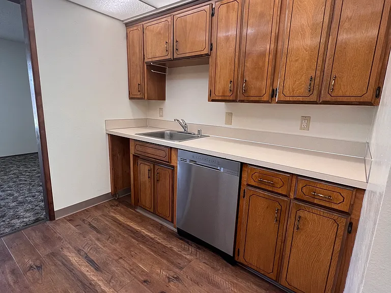 1010 Midway Dr NE #10 — Photo 5