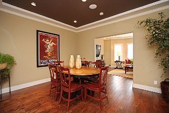 Dining :: 2466 33rd Ave