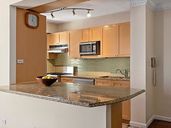 4th image of 100 W 57th St #9N