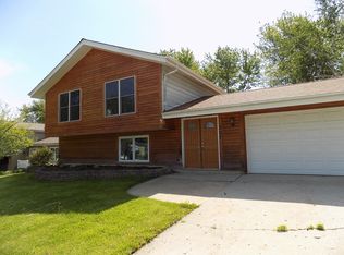 307 Surrey Ln, Bloomingdale, IL 60108