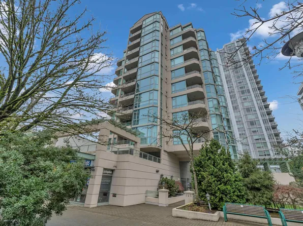 140 E 14th St #801, North Vancouver, BC V7L 2N3