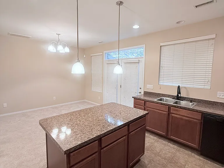 412 Longchamp Ln — Photo 9