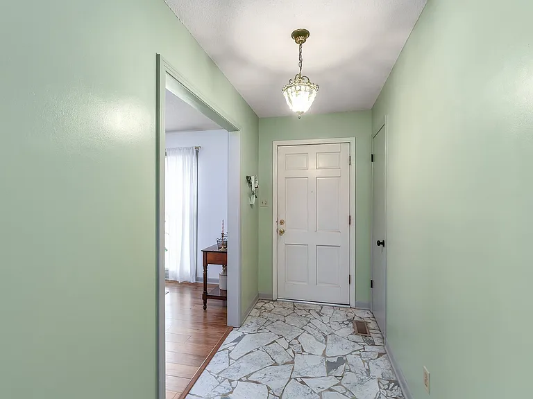 128 Laurie Cir — Photo 25