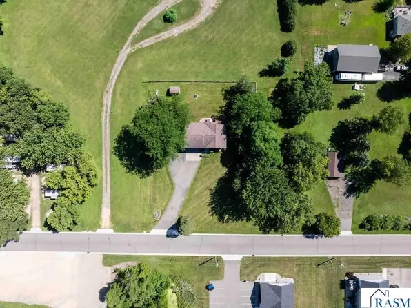 207 Maple Ave SW, Elysian, MN 56028